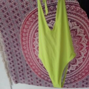 Very cute lime green one piece bathing suit 🌺